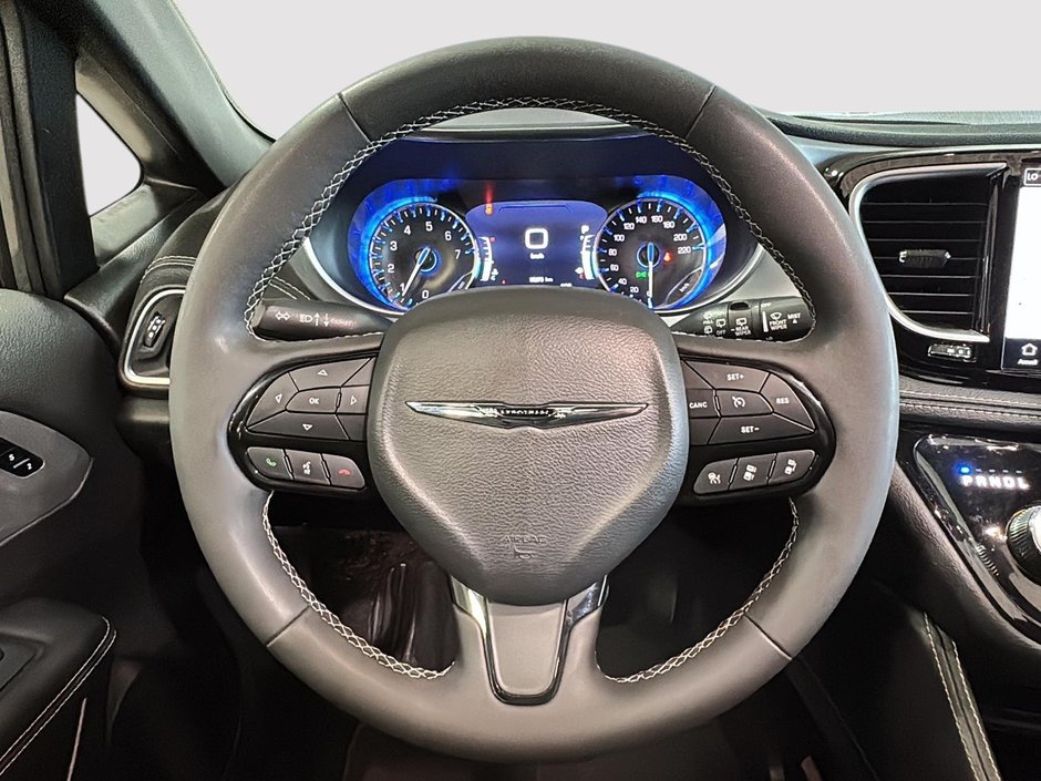 Chrysler Pacifica LIMITED GPS CUIR CARPLAY TOIT 2025-35
