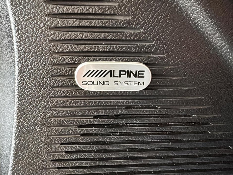 Dodge Challenger Scat Pack 392 Shaker Audio Alpine Hood Pins 2022-37