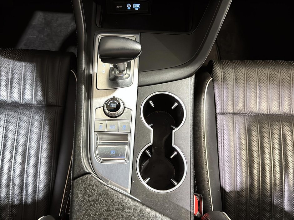 GENESIS G70 2.0T ELITE AWD CUIR TOIT SIEGES CHAUFFANTS CAMERA 2021-25
