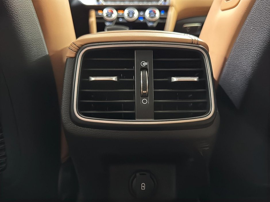 GENESIS G70 2.0T PRESTIGE AWD TOIT OUVRANT NAVIGATION CUIR 2023-45