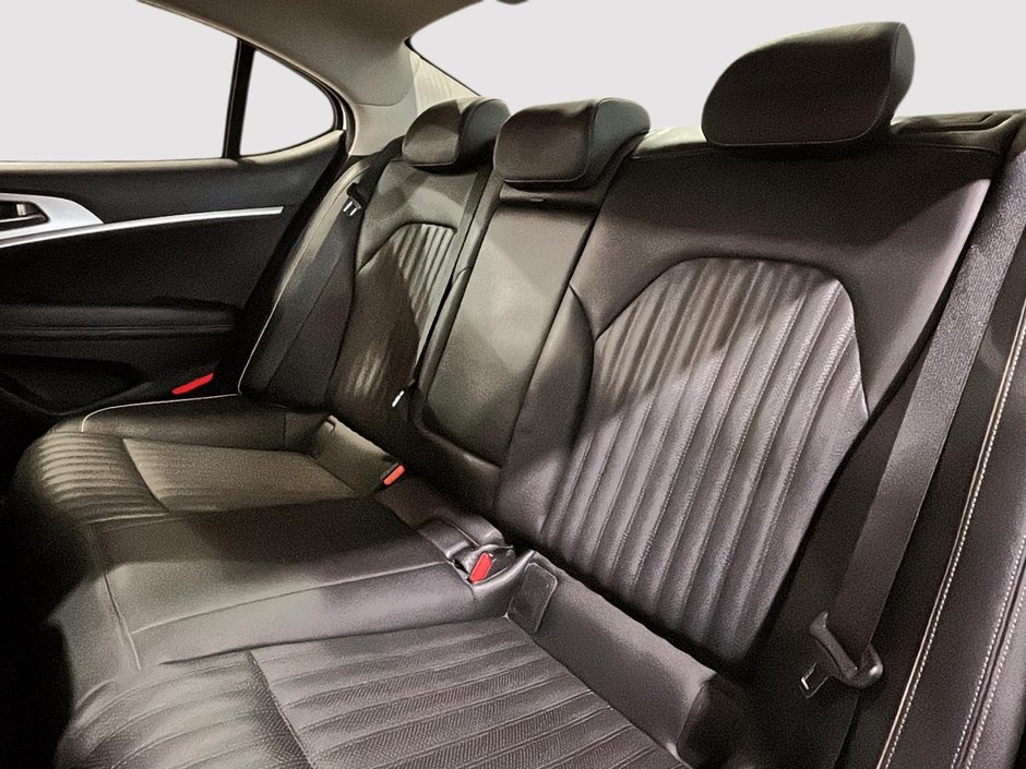 GENESIS G70 2.5T ADVANCED AWD CUIR TOIT PANO CAMERA NAV 2025-15