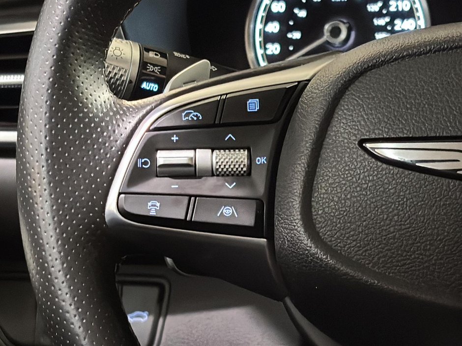 GENESIS G70 2.5T ADVANCED AWD CUIR TOIT PANO CAMERA NAV 2025-23