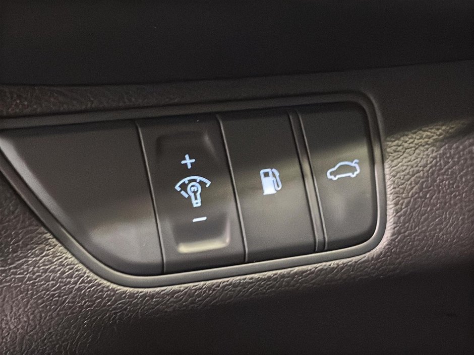 GENESIS G70 2.5T ADVANCED AWD CUIR TOIT PANO CAMERA NAV 2025-26