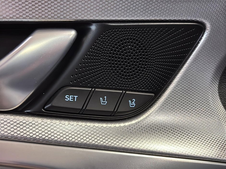 GENESIS G70 2.5T ADVANCED AWD CUIR TOIT PANO CAMERA NAV 2025-27