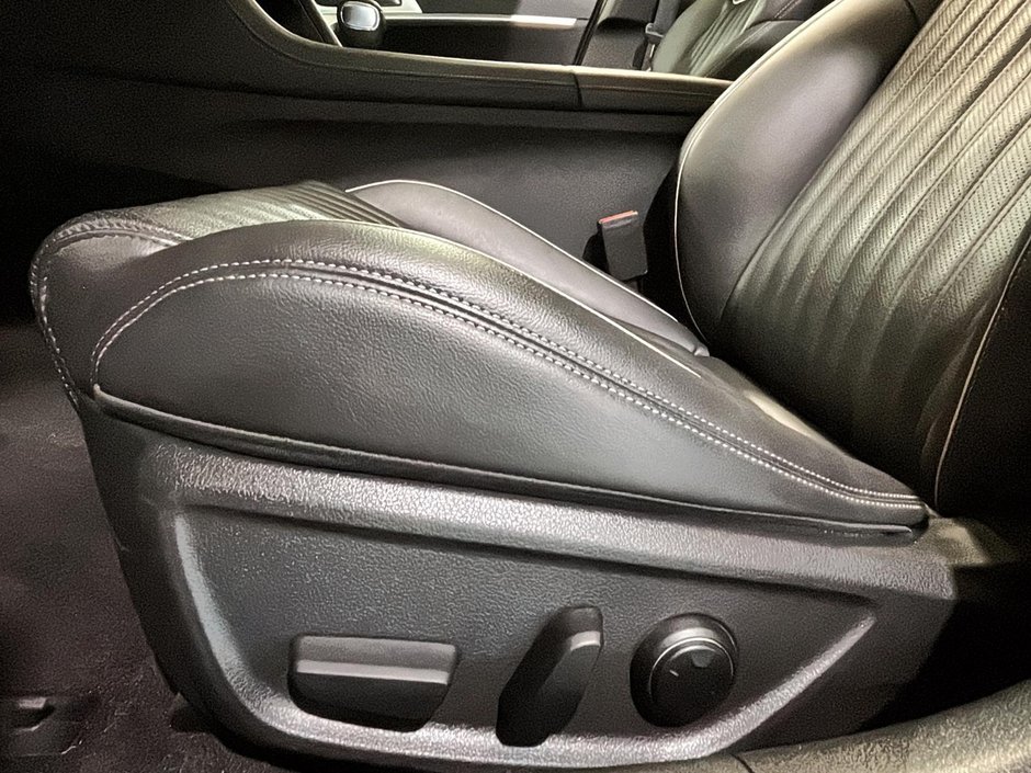 GENESIS G70 2.5T ADVANCED AWD CUIR TOIT PANO CAMERA NAV 2025-14