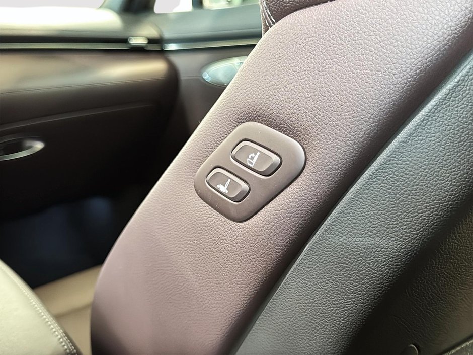 2022 GENESIS GV70 2.5T ADVANCED AWD 300HP TOIT GPS CUIR MAGS-42