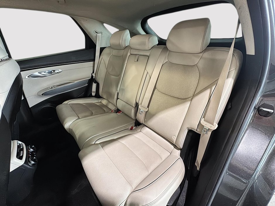 GENESIS GV70 2.5T ADVANCED AWD 300HP TOIT NAV CUIR MAGS 2023-16
