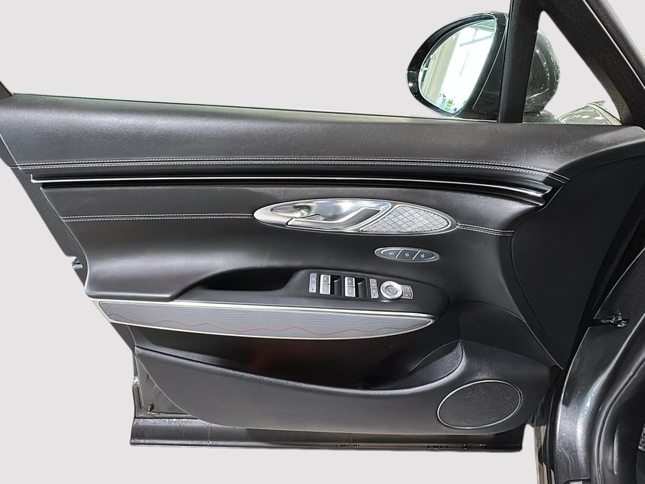 GENESIS GV70 2.5T ADVANCED AWD CUIR TOIT PANO CAMERA NAV 2023-19