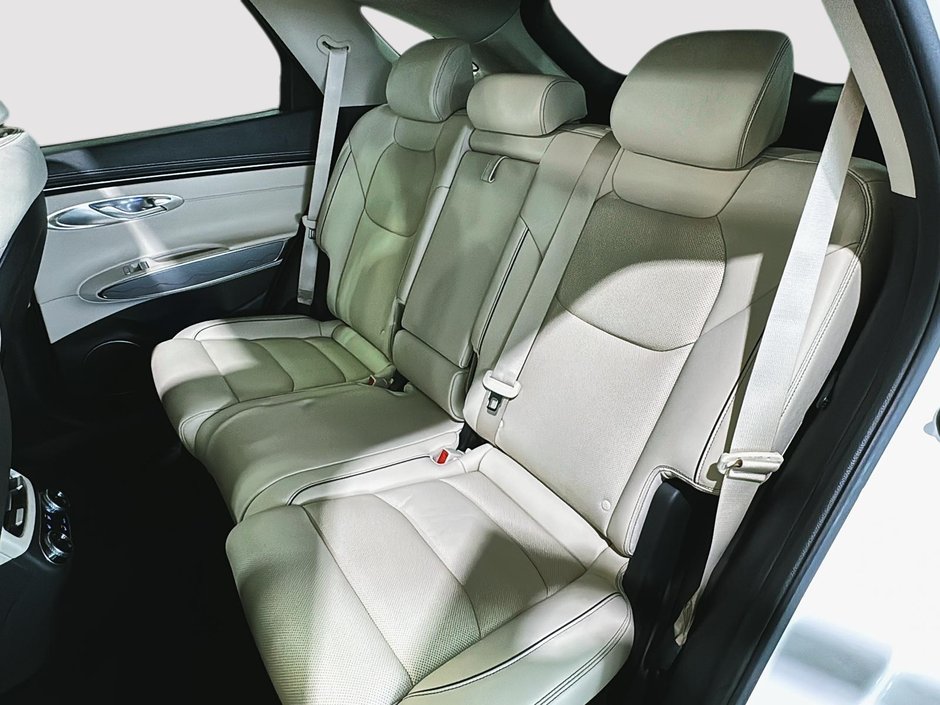 GENESIS GV70 2.5T ADVANCED CUIR TOIT GPS 2024-23