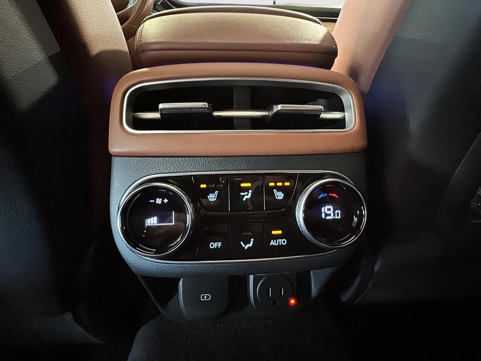 GENESIS GV70 2.5T ADVANCED PLUS TOIT CUIR CHAUFFANTS CAM360 GPS 2024-41