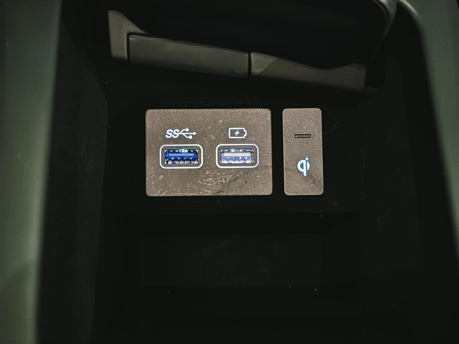GENESIS GV70 2.5T ADVANCED PLUS TOIT CUIR CHAUFFANTS CAM360 GPS 2024-39