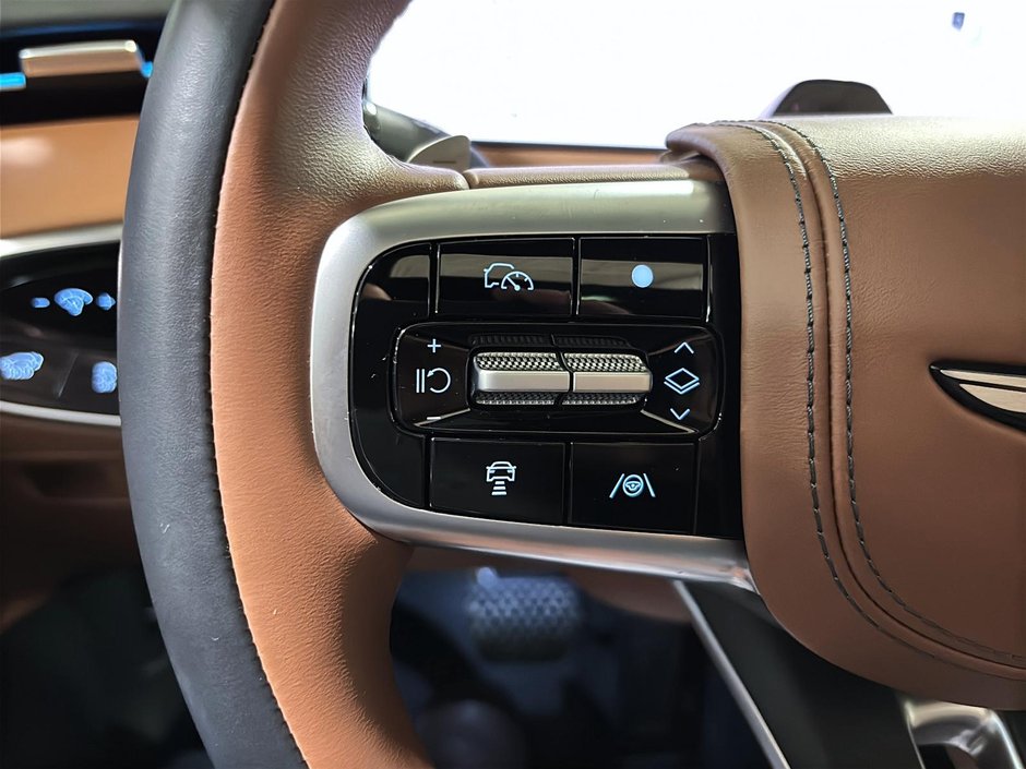 GENESIS GV70 PRESTIGE PEINTURE MAT AWD TOIT CAM 360 PARK ASSIST 2026-24