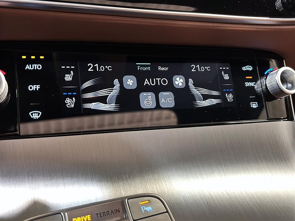 GENESIS GV70 PRESTIGE PEINTURE MAT AWD TOIT CAM 360 PARK ASSIST 2026-31