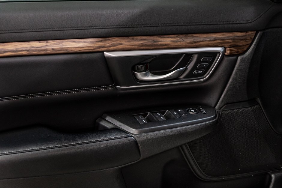 Honda CR-V TOURING AWD TOIT PANORAMIQUE CUIR NAVI DEMARREUR 2017-16