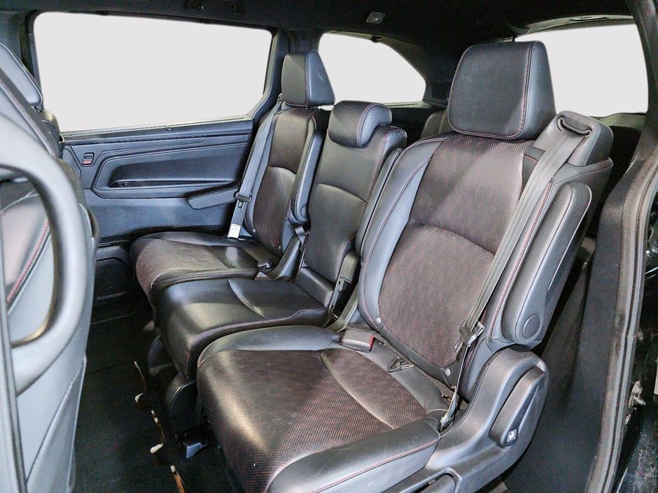 Honda Odyssey Black Edition Toit Ouvrant 7 Passagers 2023-14
