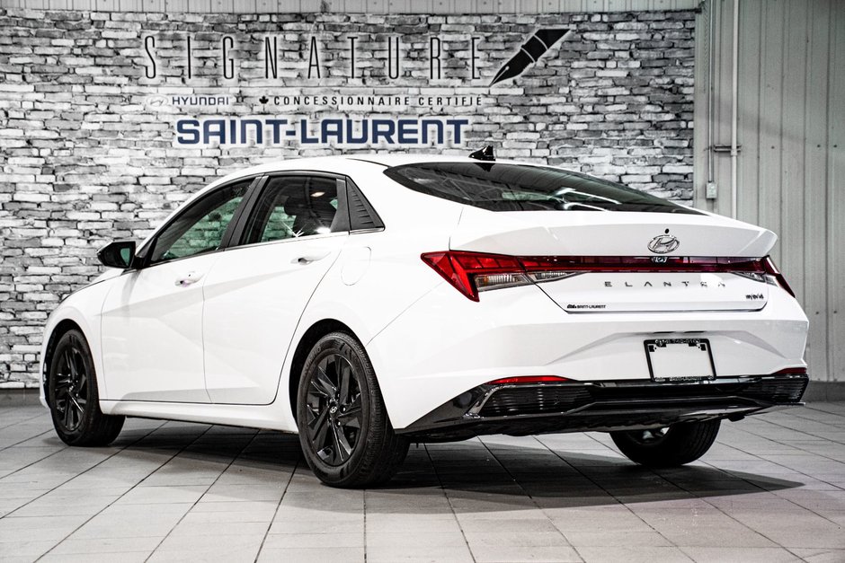 Hyundai Elantra Hybrid ULTIMATE CUIR TOIT OUVRANT CAMERA LANE ASSIST MAGS 2022-17