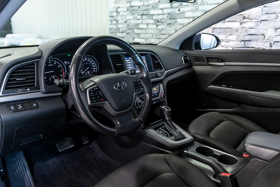 Hyundai Elantra GL A/C SIEGES CHAUFFANTS CAMERA CARPLAY 2017-25