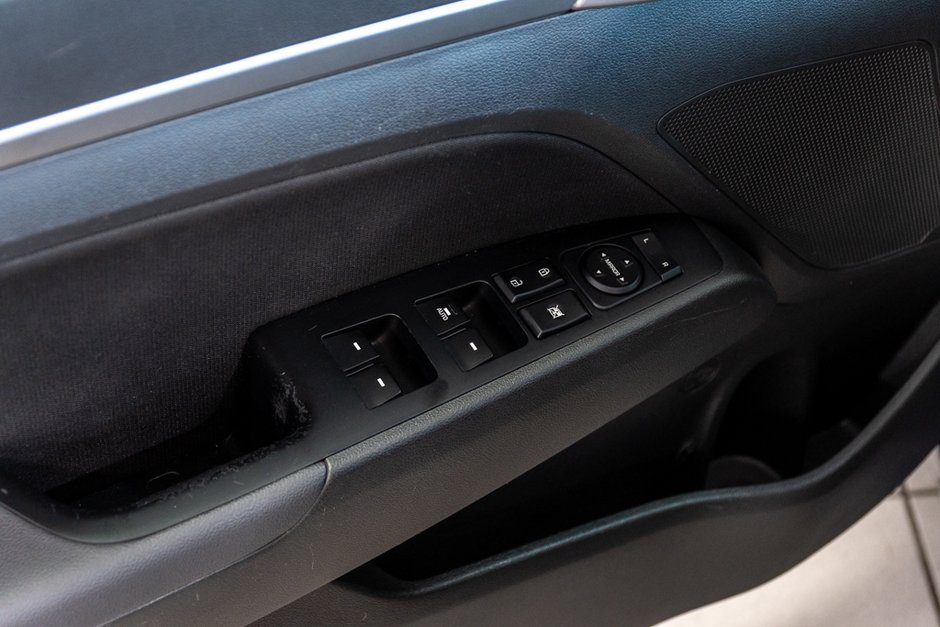 Hyundai Elantra GL A/C SIEGES CHAUFFANTS CAMERA CARPLAY 2017-15