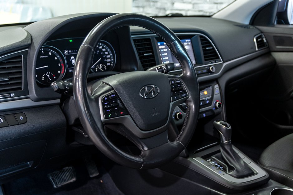 Hyundai Elantra GL A/C SIEGES CHAUFFANTS CAMERA CARPLAY 2017-13