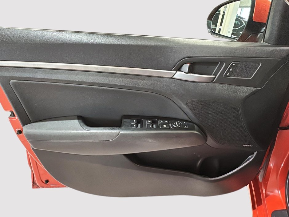 Hyundai Elantra LIMITED GPS CUIR CARPLAY TOIT 2017-19