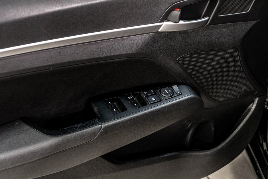 Hyundai Elantra PREFERRED CAMERA SIEGES ET VOLANT CHAUFFANT 2019-10