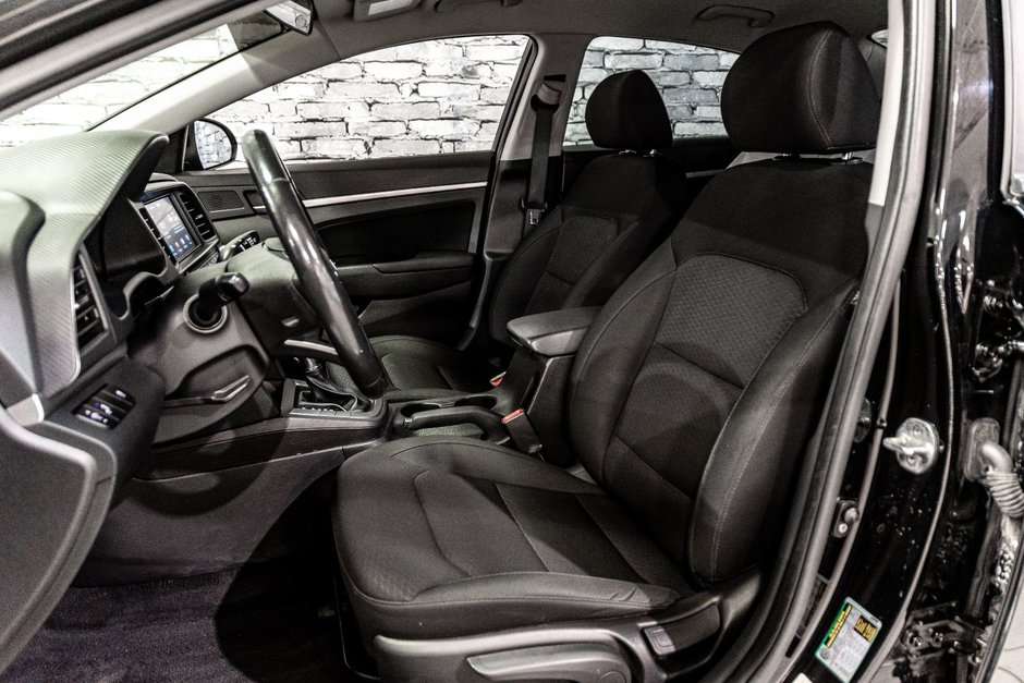 Hyundai Elantra PREFERRED CAMERA SIEGES ET VOLANT CHAUFFANT 2019-14
