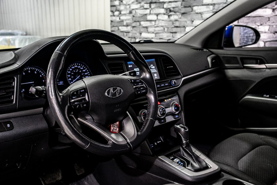 Hyundai Elantra PREFERRED SIÈGES CHAUFFANTS CAMERA APPLE CARPLAY 2020-18