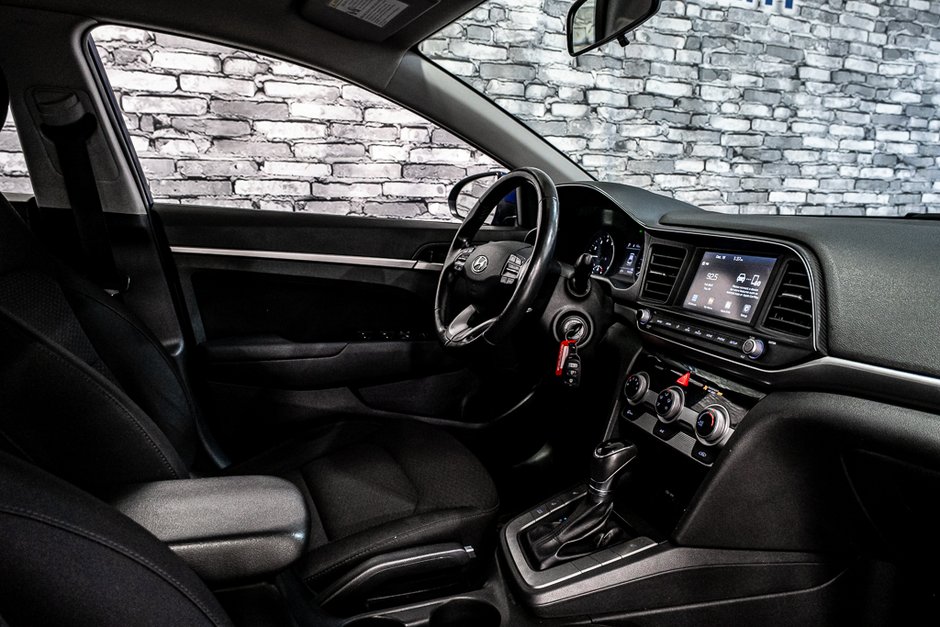 Hyundai Elantra PREFERRED SIÈGES CHAUFFANTS CAMERA APPLE CARPLAY 2020-19