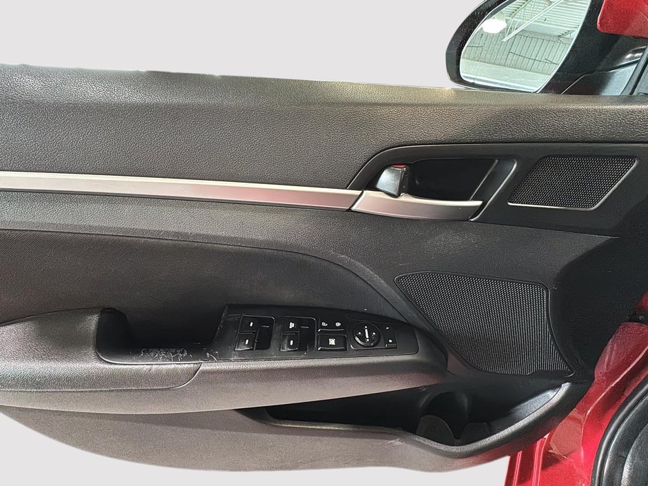 Hyundai Elantra PREFERRED SUN & SAFETY TOIT OUVRANT CAMERA CARPLAY 2020-18