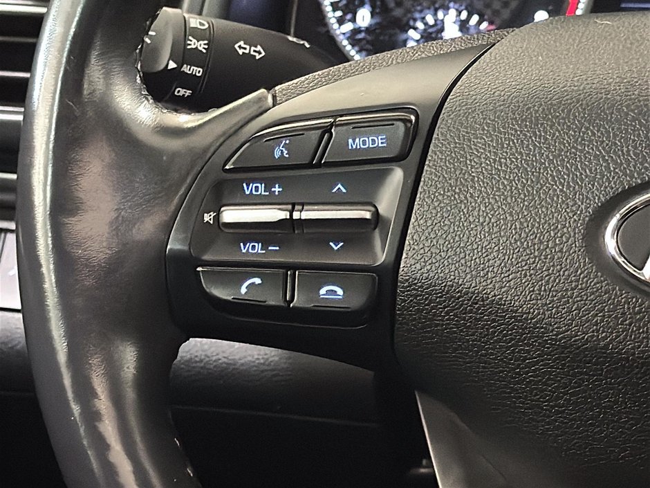 Hyundai Elantra BAS KM PREF. SUN&SAFETY TOIT OUVRANT CAM CARPLAY 2020-30
