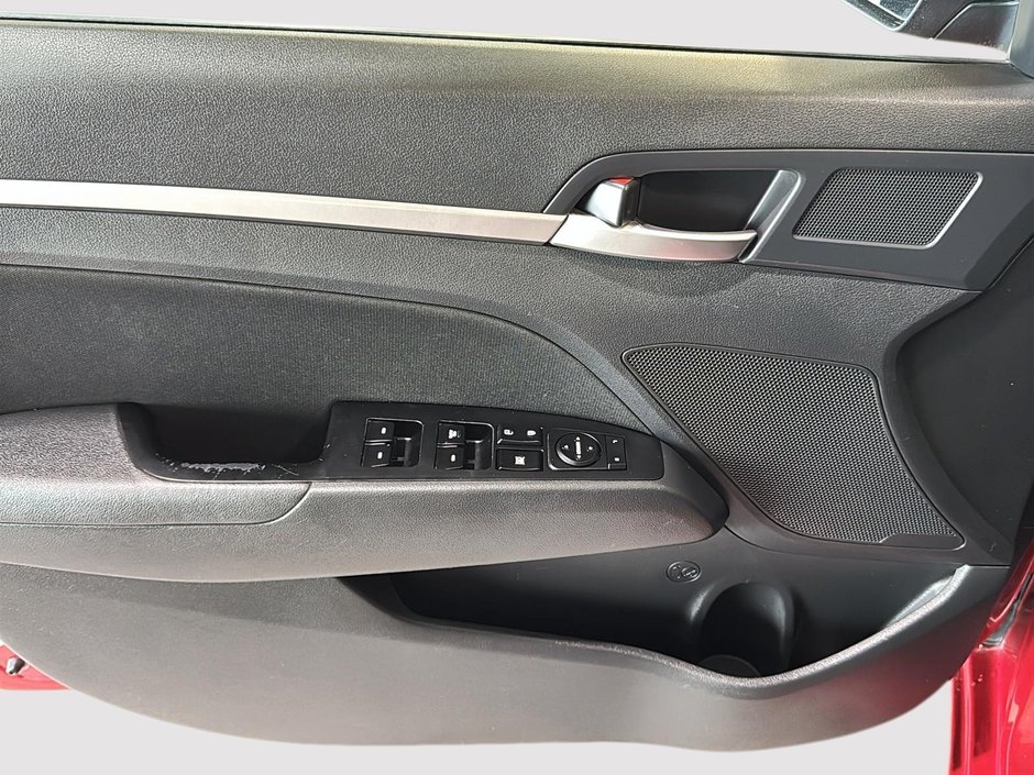 Hyundai Elantra BAS KM PREF. SUN&SAFETY TOIT OUVRANT CAM CARPLAY 2020-16