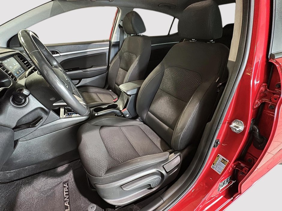 Hyundai Elantra BAS KM PREF. SUN&SAFETY TOIT OUVRANT CAM CARPLAY 2020-18