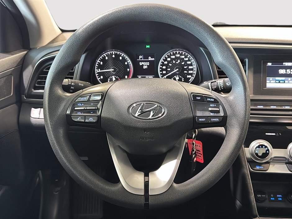 Hyundai Elantra ESSENTIAL A/C SIEGES CHAUFFANTS CAMERA 2020-27