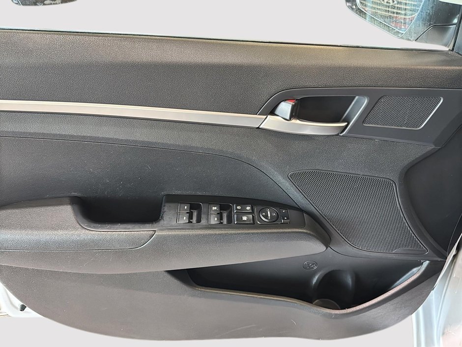 Hyundai Elantra ESSENTIAL A/C SIEGES CHAUFFANTS CAMERA 2020-15