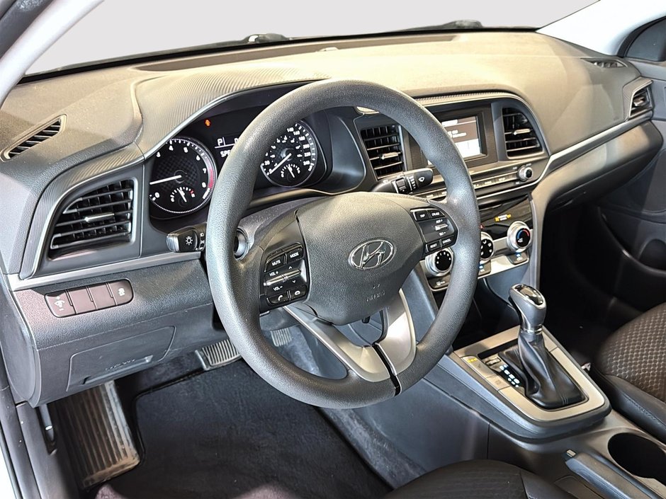 Hyundai Elantra ESSENTIAL A/C SIEGES CHAUFFANTS CAMERA 2020-2