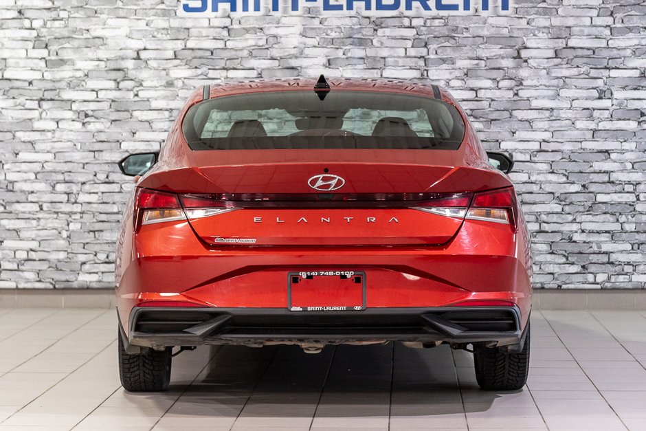 Hyundai Elantra PREFERRED TECH TOIT OUVRANT SIEGES CHAUFFANTS A/C 2021-12