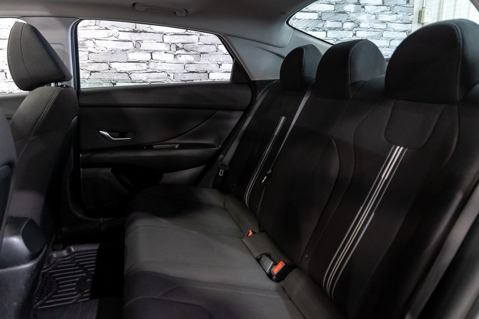 Hyundai Elantra PREFERRED TECH TOIT OUVRANT SIEGES CHAUFFANTS A/C 2021-23
