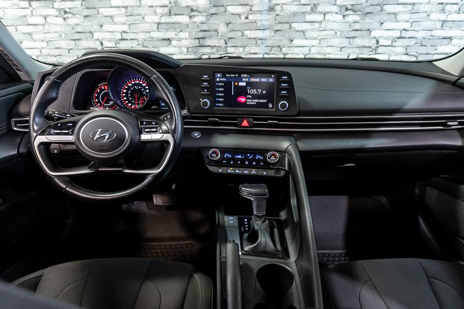 Hyundai Elantra PREFERRED TECH TOIT OUVRANT SIEGES CHAUFFANTS A/C 2021-7