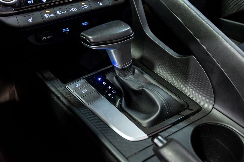 Hyundai Elantra PREFERRED TECH TOIT OUVRANT SIEGES CHAUFFANTS A/C 2021-29