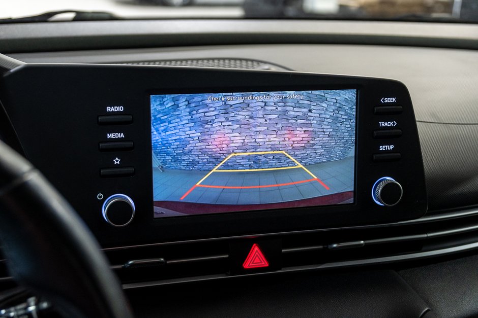 Hyundai Elantra PREFERRED TECH TOIT OUVRANT SIEGES CHAUFFANTS A/C 2021-27