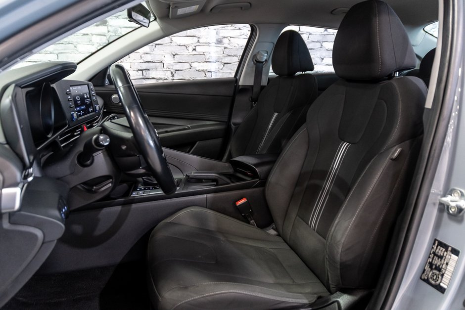 Hyundai Elantra PREFERRED CAMERA CARPLAY VOLANT CHAUFFANT MAGS 2021-23