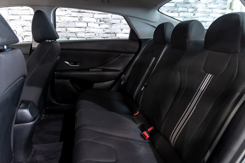 Hyundai Elantra PREFERRED CAMERA CARPLAY VOLANT CHAUFFANT MAGS 2021-24