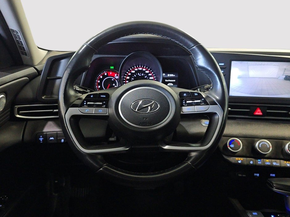Hyundai Elantra PREFERRED CAMERA CARPLAY SIEGES CHAUFFANTS MAGS 2021-19