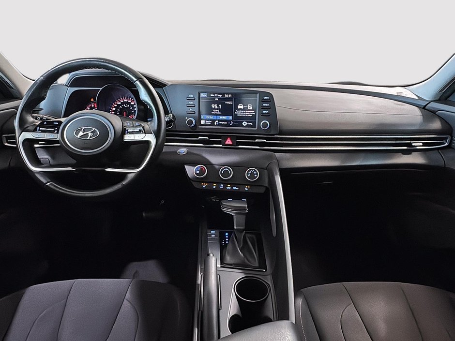 Hyundai Elantra PREFERRED CAMERA CARPLAY SIEGES CHAUFFANTS MAGS 2021-13