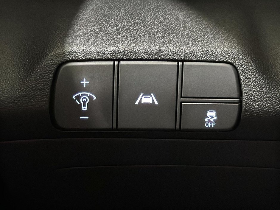Hyundai Elantra PREFERRED CAMERA CARPLAY SIEGES CHAUFFANTS MAGS 2021-24