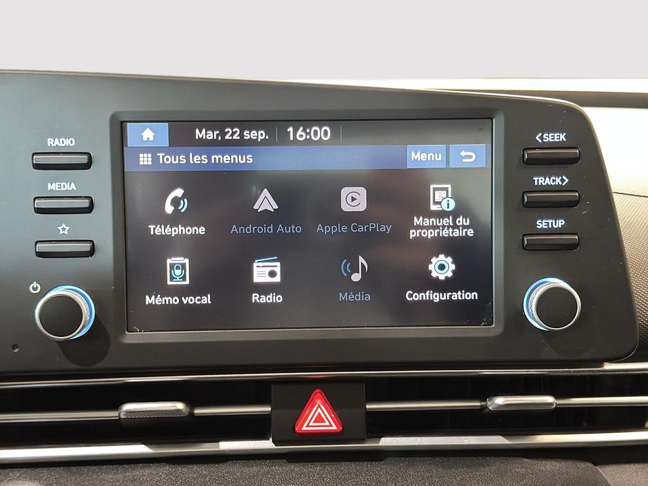 Hyundai Elantra PREFERRED CAMERA CARPLAY SIEGES CHAUFFANTS MAGS 2021-17