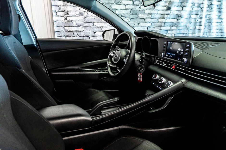 Hyundai Elantra ESSENTIAL A/C SIEGES CHAUFFANTS CAMERA MAGS 2022-19