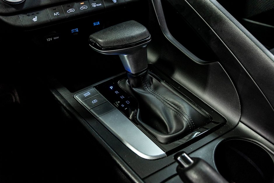 Hyundai Elantra ESSENTIAL A/C SIEGES CHAUFFANTS CAMERA MAGS 2022-29