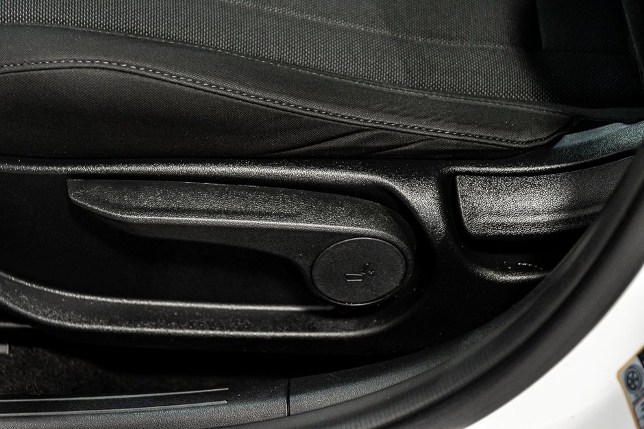 Hyundai Elantra ESSENTIAL A/C SIEGES CHAUFFANTS CAMERA MAGS 2022-16