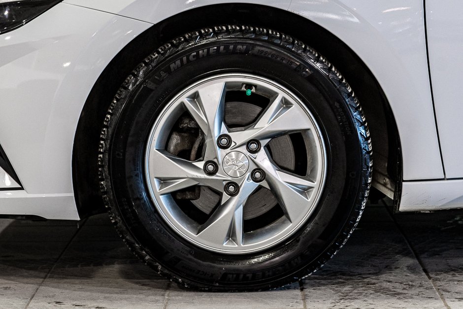 Hyundai Elantra ESSENTIAL A/C SIEGES CHAUFFANTS CAMERA MAGS 2022-2